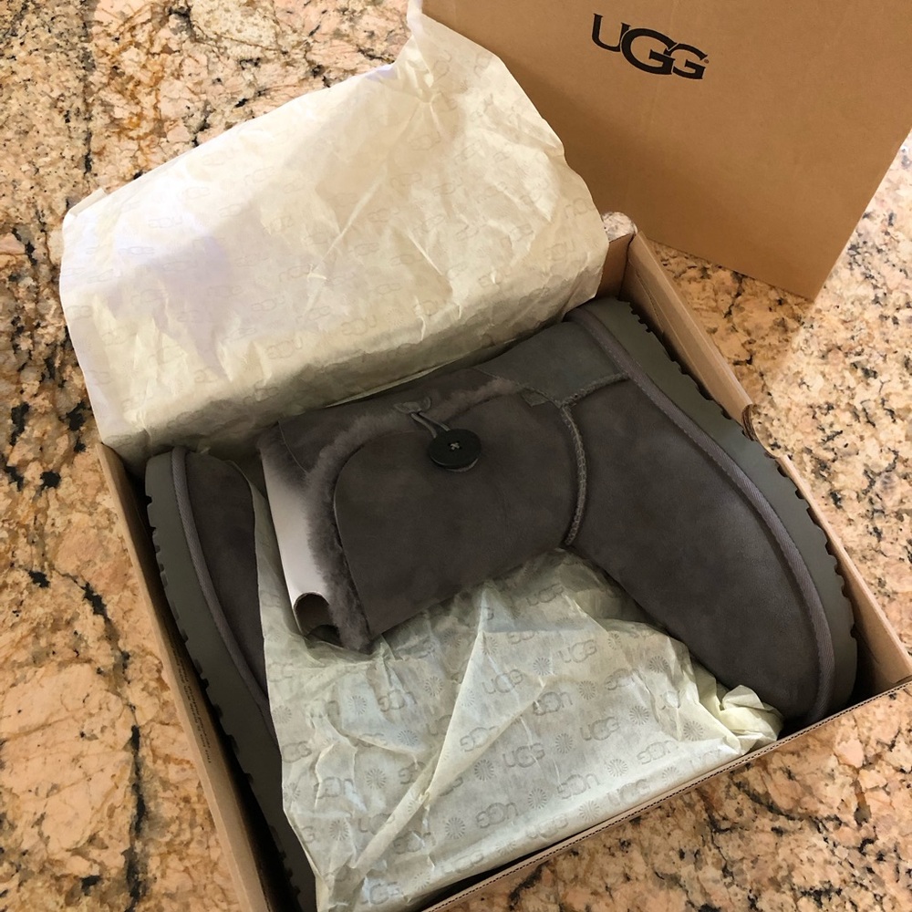 UGG Grey Bailey Button Boots Original Ugg Box & Tissue NWT - Picture 14 of 15